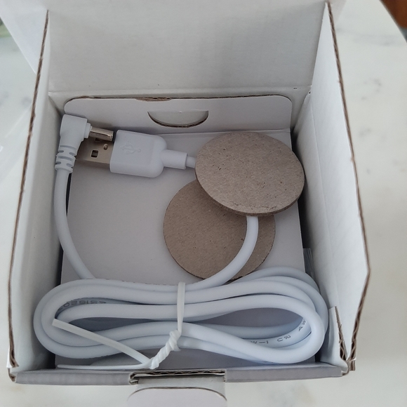 BNIB Serene House Ion Fan Diffuser + Essential Oil Bottle - Picture 7 of 12